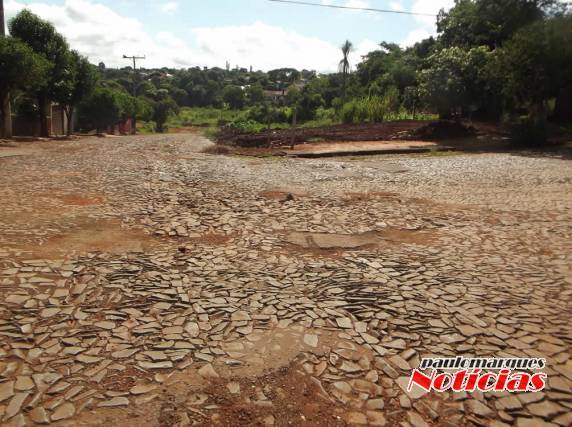 Buraco abandonado pela CORSAN ocasiona mais problemas em rua de Três de Maio - foto 2