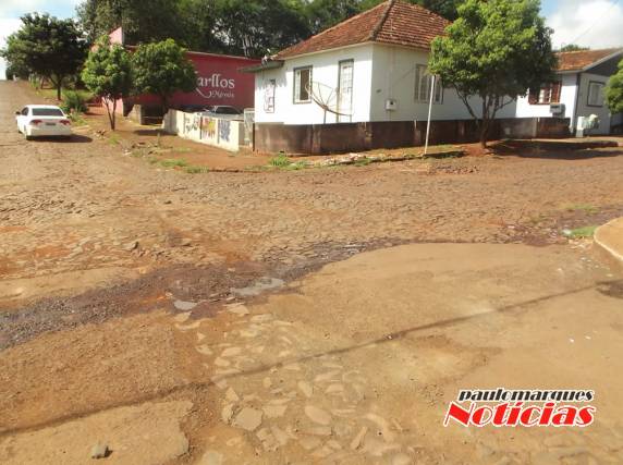 Buraco abandonado pela CORSAN ocasiona mais problemas em rua de Três de Maio - foto 3
