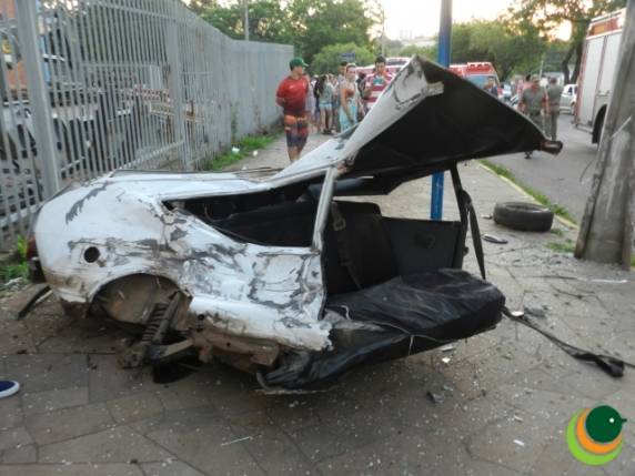 Carro parte
ao meio e jovem fica ferido em acidente em Passo Fundo - foto 3