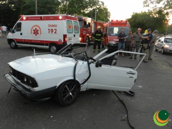 Carro parte
ao meio e jovem fica ferido em acidente em Passo Fundo - foto 2