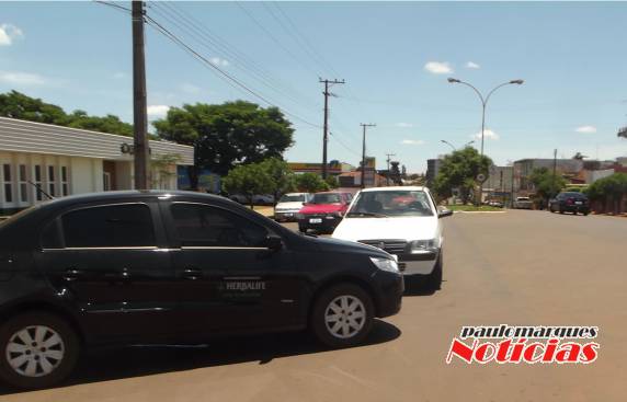 Acidente com danos materiais na Av. Santa Rosa em Três de Maio - foto 2