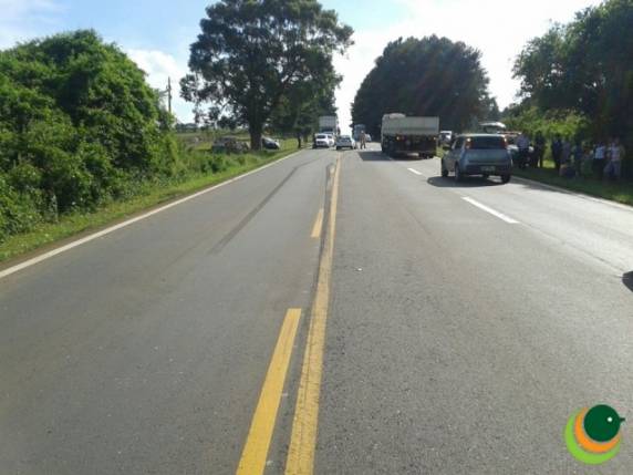 Ônibus tomba após colidir em carro no trecho Passo Fundo/Coxilha - foto 3