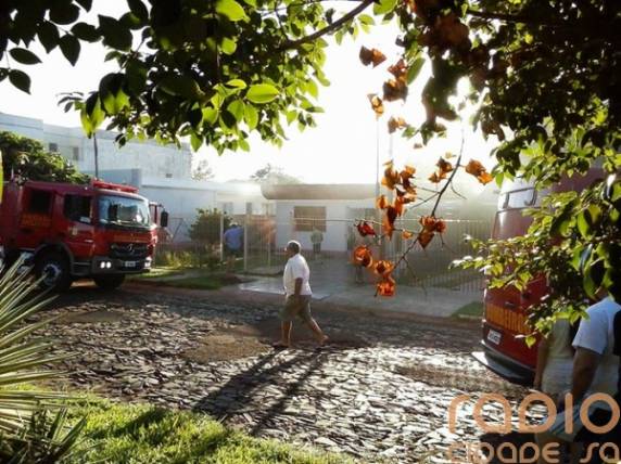 Incêndio em residência na zona norte de Santo Ângelo pode ter sido ocasionado por curto circuito - foto 2