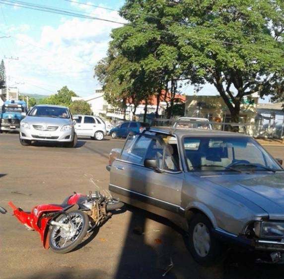 Motociclista fica ferida em acidente na manhã deste sábado em Santo
Ângelo - foto 2