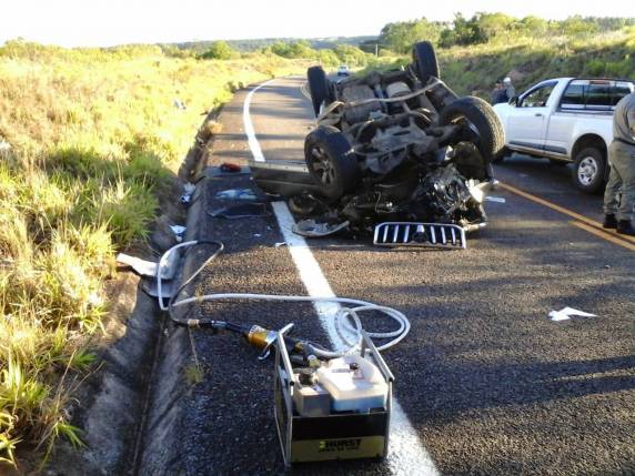 Capotamento na RSC 377 entre Santiago e São Francisco de Assis deixa três pessoas feridas - foto 3