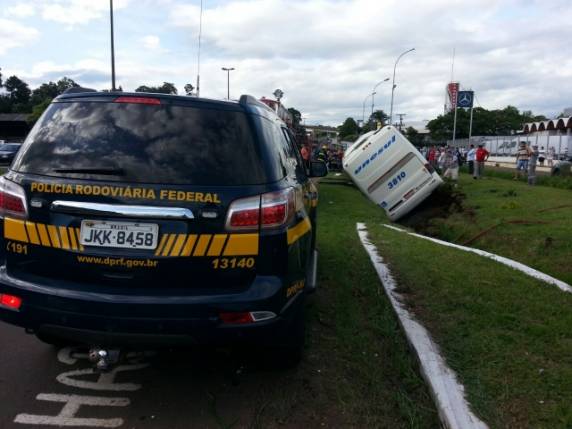 Ônibus da Unesul que fazia linha Erechim/Porto Alegre tomba em Lajeado - foto 3