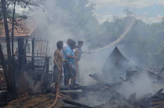 Incêndio consome casa em Guarani das Missões - foto 3