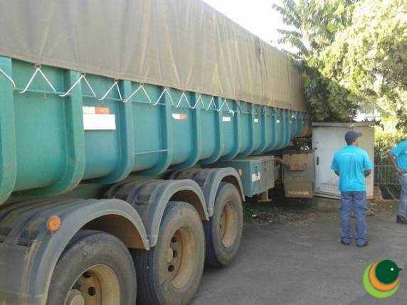 Carreta invade residência nas margens da BR 285 em Passo Fundo - foto 3