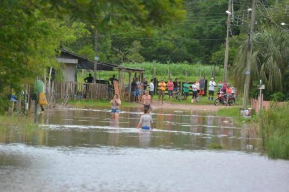 Previsão do tempor diz que feriadão de Ano Novo será de chuva