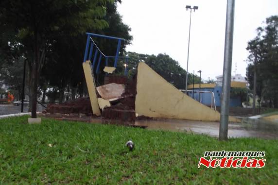 Pista de Skate da Praça Henrique Becker Filho, não resiste as chuvas e desaba - foto 3