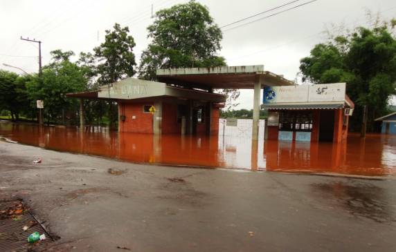 Na manhã desta sexta-feira (2), o rio registrava cheia de 11,45m