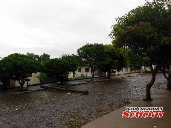 Residência e comércio se aproximam de três dias sem luz