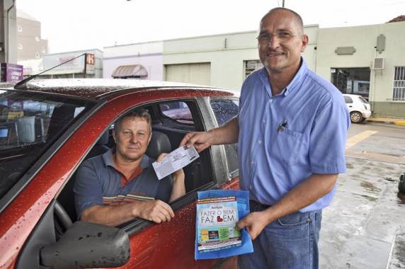 Serão sorteados R$ 4.500 em vales-combustível e dois refrigeradores personalizados