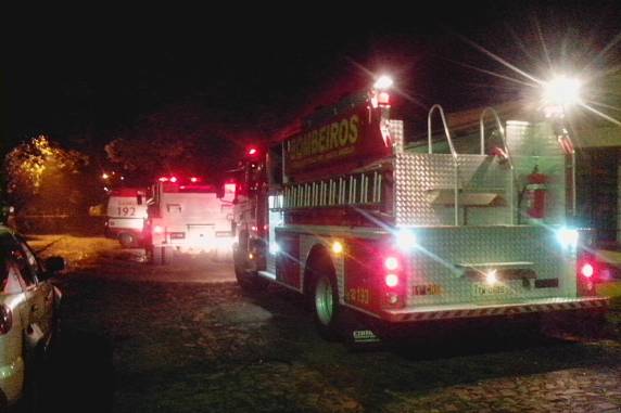 Menino de 7 anos morre em incêndio no 

início deste domingo em Santo Ângelo - foto 2