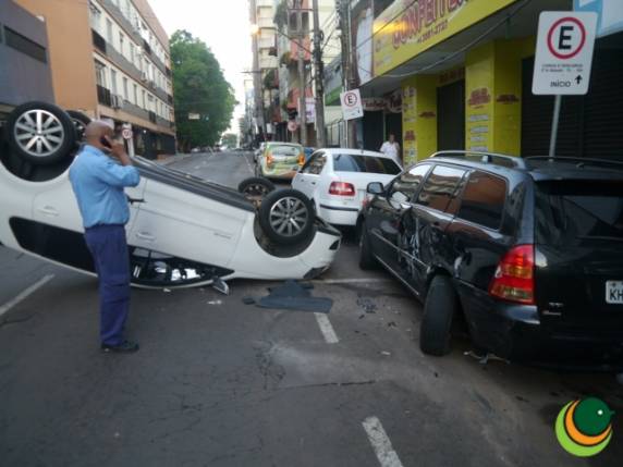 Dois capotamentos são registrados no amanhecer de domingo em Passo Fundo - foto 3