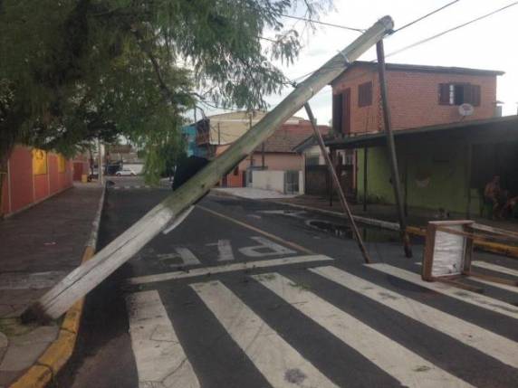 Mais de 23 mil residências seguem
sem luz no Rio Grande do Sul - foto 2
