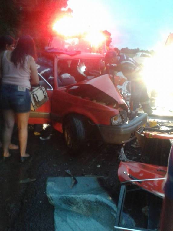 Veículo de Três de Maio se envolve em acidente em
Santa Rosa na noite desta sexta-feira - foto 2