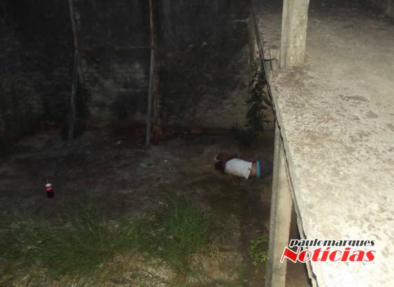 Jovem de 25
anos é encontrado morto em meio aos escombros do antigo Hospital Santo Antônio - foto 3