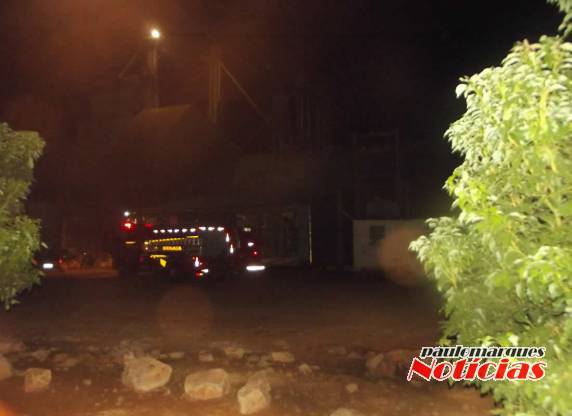 Bombeiros controlam incêndio em armazém graneleiro da Cotricampo em São Martinho - foto 3