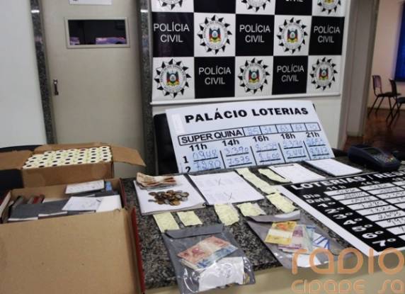 Policia Civil de Santo Ângelo deflagra Operação ZOO, recolhe dinheiro, 

equipamentos, e leva oito para a delegacia - foto 2