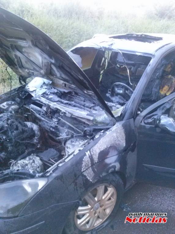 Veículo incendeia na BR 285 em Ijuí - foto 3