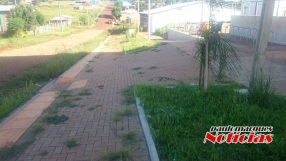 Morador do bairro Cruzeiro envia imagens da praça que está pronta a dois anos e
ainda não foi inaugurada - foto 2
