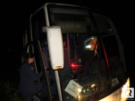 Adolescente assume volante de ônibus após motorista desmaiar em acidente - foto 2