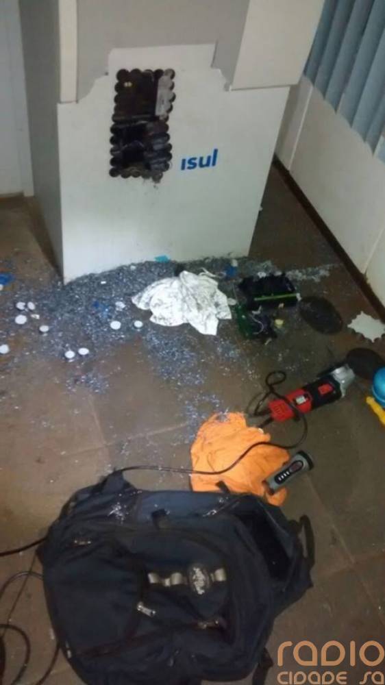 Arrombada agência do
Banrisul de Giruá - foto 2