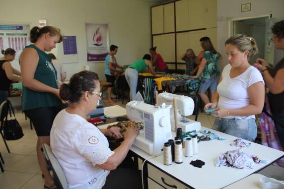 Secretaria da Mulher promove
curso de costura - foto 2