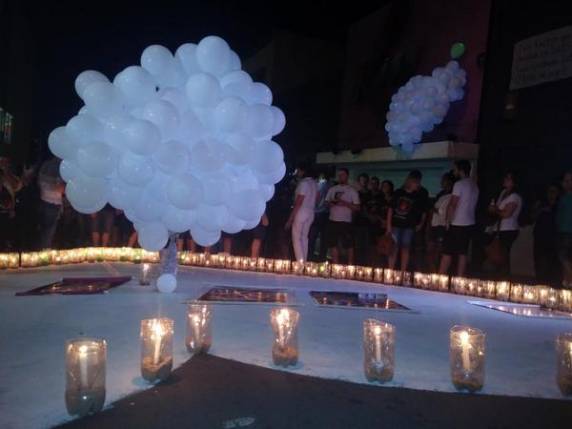 Homenagem às vítimas da Kiss atravessa a madrugada em Santa Maria - foto 3