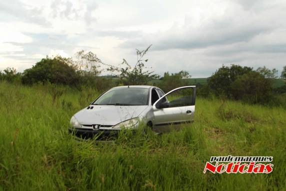 Acidente com danos materiais envolve carreta e automóvel na BR 472, em Três de Maio - foto 2