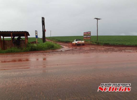 Situação complicada na estrada que
liga a BR 472 ao distrito de Consolata - foto 2