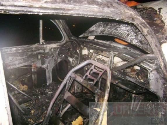 Fusca é consumido por fogo na BR 

285, em Ijui - foto 2