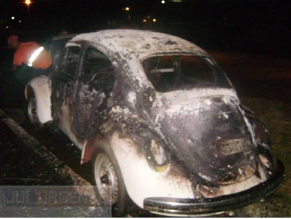 Fusca é consumido por fogo na BR 

285, em Ijui - foto 3