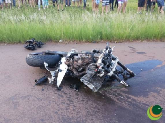 Colisão frontal entre carro e moto deixa dois mortos e um ferido na ERS 135 em Passo 

Fundo - foto 2