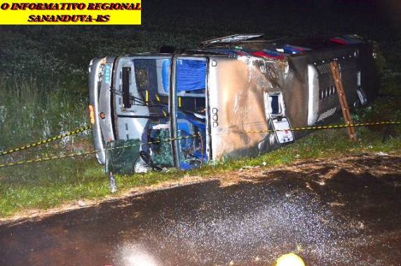 Acidente com ônibus que
fazia a linha Santa Rosa-Florianopolis SC, deixa 39 feridos - foto 3