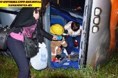Acidente com ônibus que
fazia a linha Santa Rosa-Florianopolis SC, deixa 39 feridos - foto 2