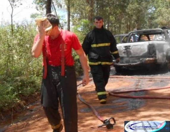 Caminhonete pega fogo e bombeiro fica ferido em Panambi - foto 2