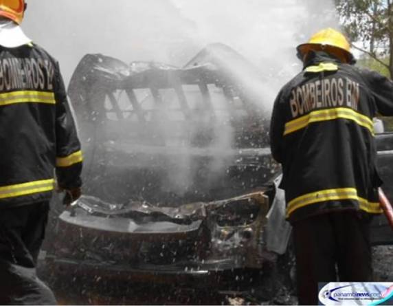 Caminhonete pega fogo e bombeiro fica ferido em Panambi - foto 3
