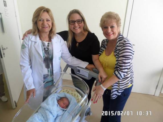 Pais do bebê gestado pela avó
enfrentam dificuldade para registrar criança em Criciúma - foto 2