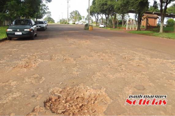 Moradores do bairro Sol Nascente pedem providências na principal via de acesso ao bairro - foto 2
