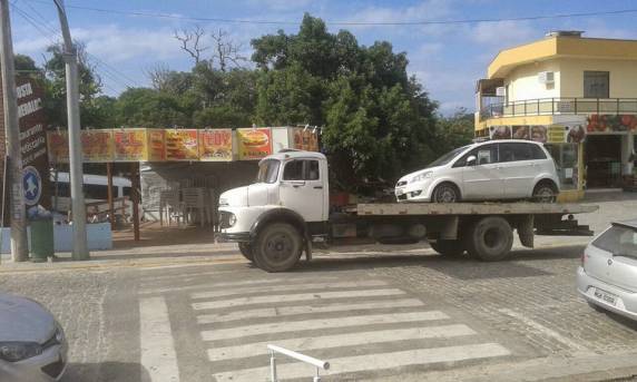 Polícia Militar de Bombinhas resgata animal
em situação de maus tratos dentro de um veículo - foto 3
