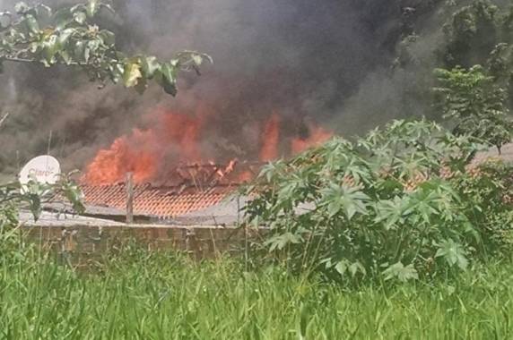 Incêndio atinge escola em São José, na Grande Florianópolis - foto 2