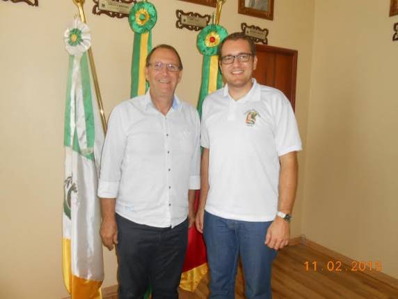Prefeito Gilberto Marasca, recebe em seu gabinete o novo Pároco da Paroquia Santa Rosa de Lima - foto 3