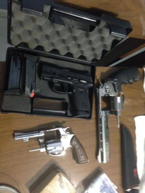 Polícia Militar de Itapema apreende
arsenal de armas e prende um dos principais traficantes de cocaína da cidade - foto 3