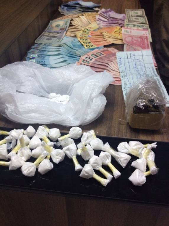 Polícia Militar de Itapema apreende
arsenal de armas e prende um dos principais traficantes de cocaína da cidade - foto 2
