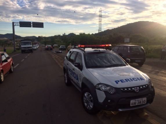 Motociclista morre
em acidente na BR-287 em Santa Maria - foto 3