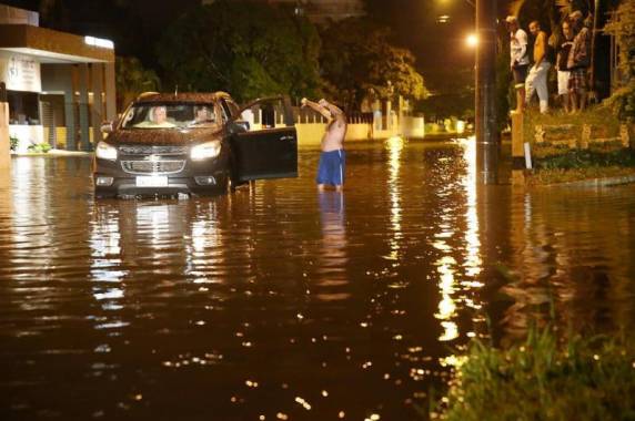 Defesa Civil monitora pontos críticos de Santa Catarina após fortes chuvas - foto 2
