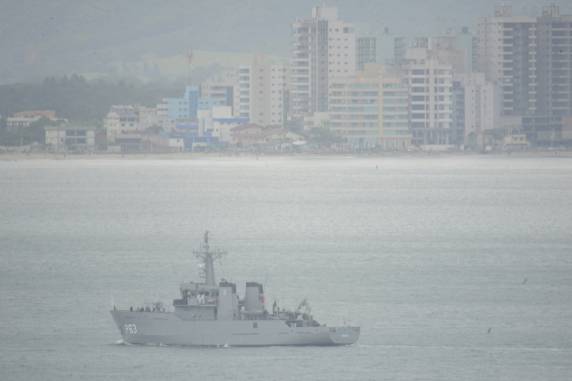 Proibição de festa Shed Al Mare no local não impede movimento intenso de foliões
