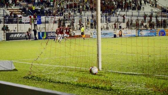 Criciúma faz 3 a 1
sobre o Joinville em noite de homenagem a Alexandre - foto 3